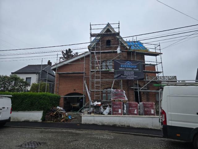 Rénovation complète d'une toiture en tuiles à Landelies (Charleroi)