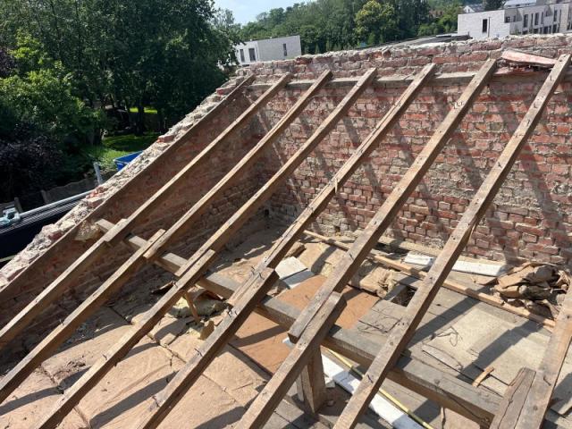Rénovation complète d'une toiture en tuiles avec isolation en sarking à Malines 
