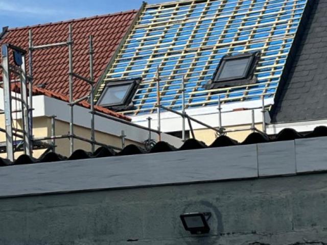 Rénovation complète d'une toiture en tuiles avec isolation en sarking à Malines 