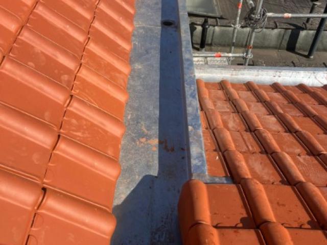 Rénovation complète d'une toiture en tuiles avec isolation en sarking à Malines 