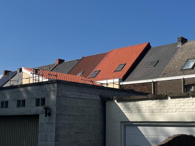 Rénovation complète d'une toiture en tuiles avec isolation en sarking à Malines 
